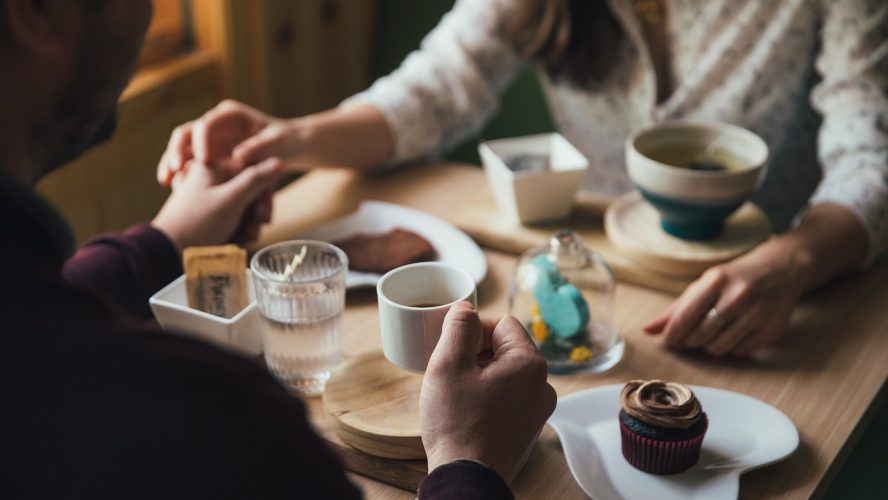 Hvilke smykker burde du tage på, når du skal på restaurantdate?