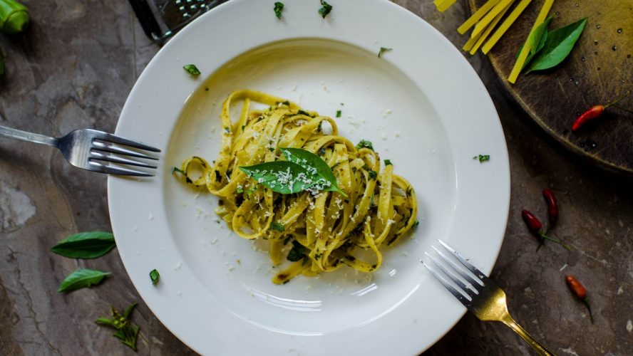 Lav din egen pasta, og steg grøntsagerne til